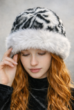 Sombrero o gorro de piel ecológica